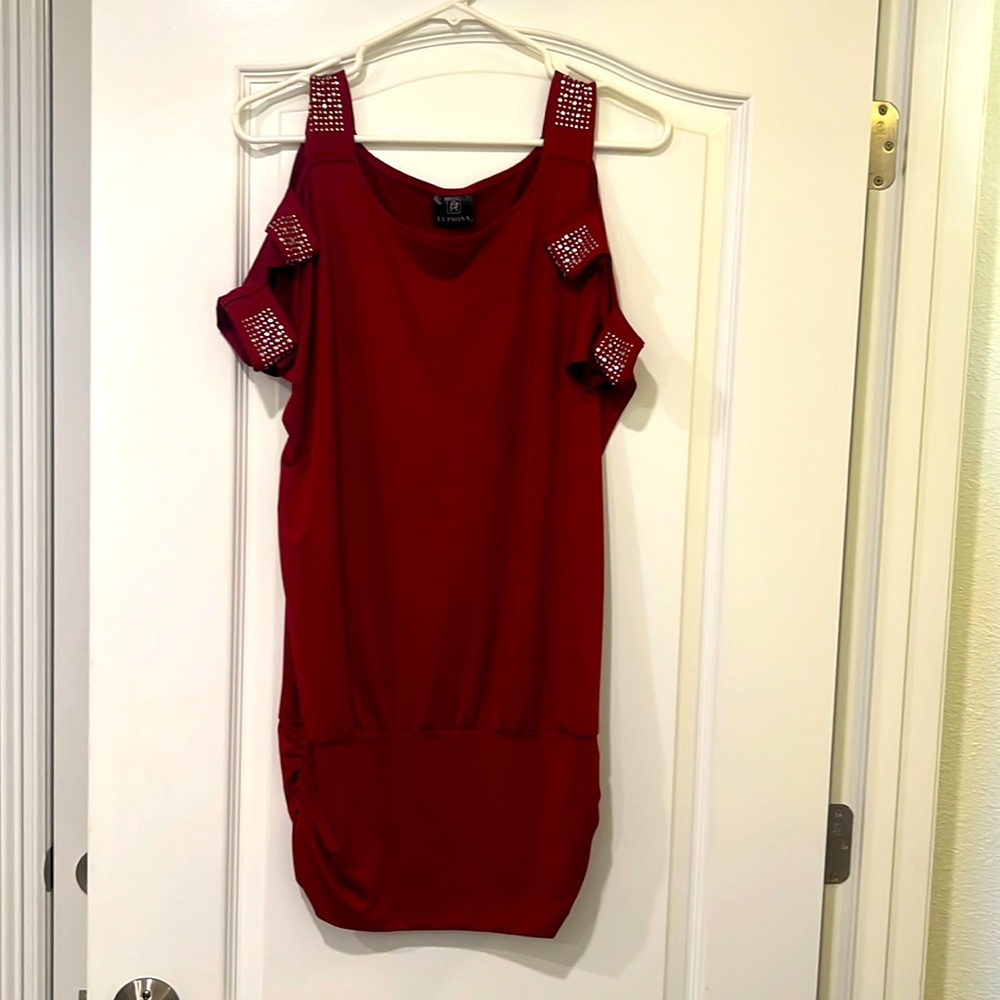 Peekaboo shoulder shirt